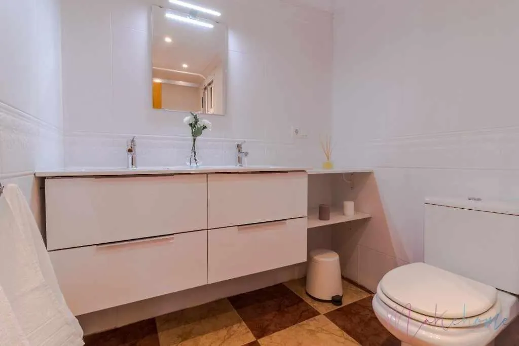 Suite Con Jacuzzi En El Centro Vistas Y Garaje Huelva Appartement